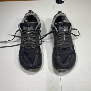 Altra Lone Peak 4.5 Women’s size 10